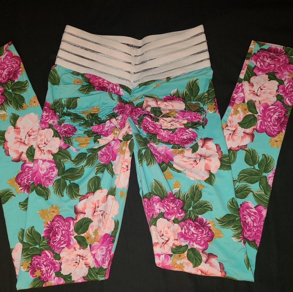 CUTE BOOTY LOUNGE LEGGINGS